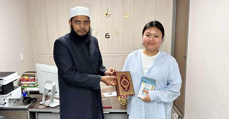 কোরীয় তরুণী হানবির ইসলাম গ্রহণের কারন
